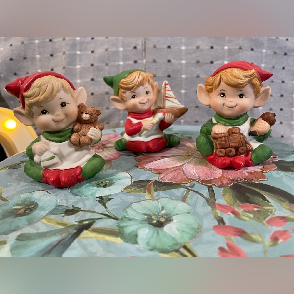 Vintage Homco Christmas Elves Figurines
Set 5253 Set of Three (3) - Picture 3 of 16